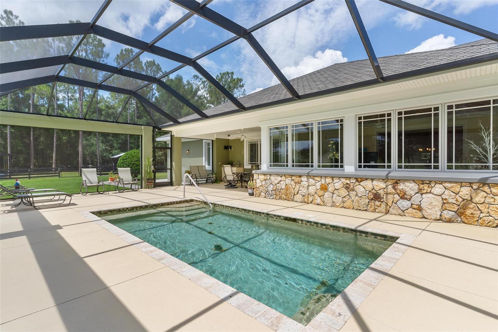 Listing photo id 35 for 10615 104th Circle