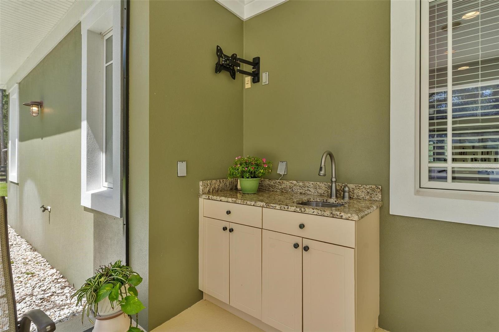 Listing photo id 36 for 10615 104th Circle