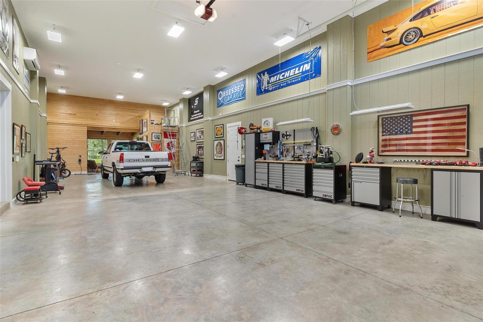 Listing photo id 40 for 10615 104th Circle