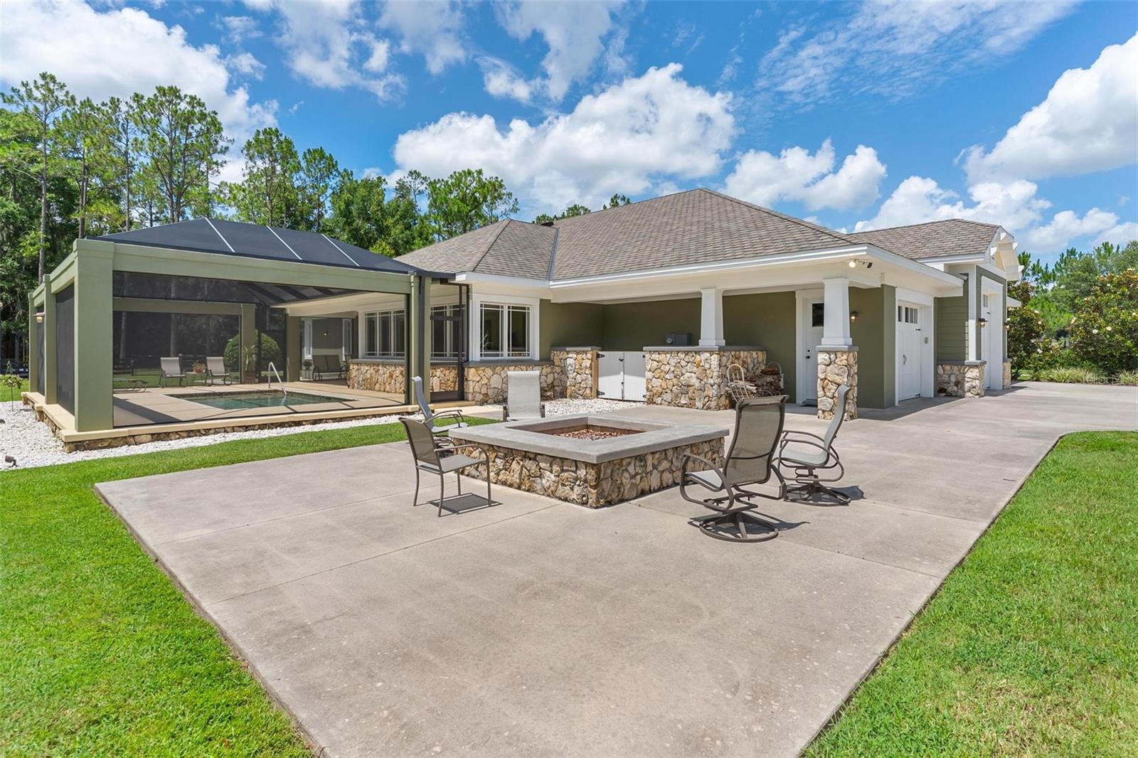 Listing photo id 46 for 10615 104th Circle