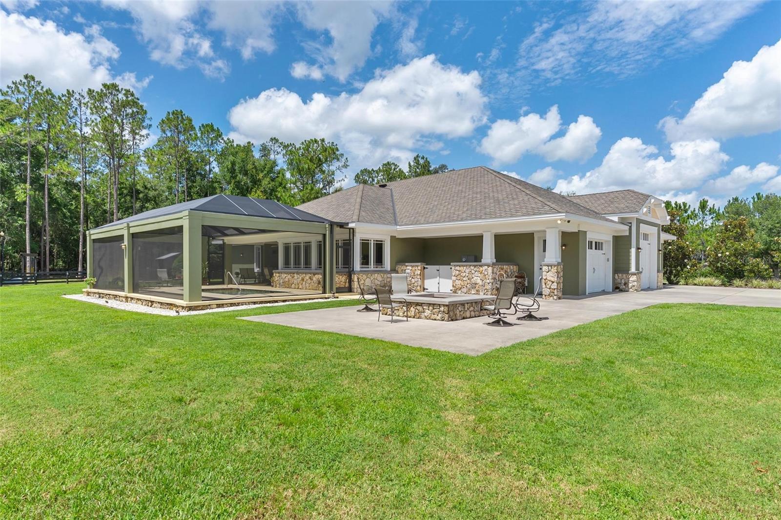 Listing photo id 47 for 10615 104th Circle