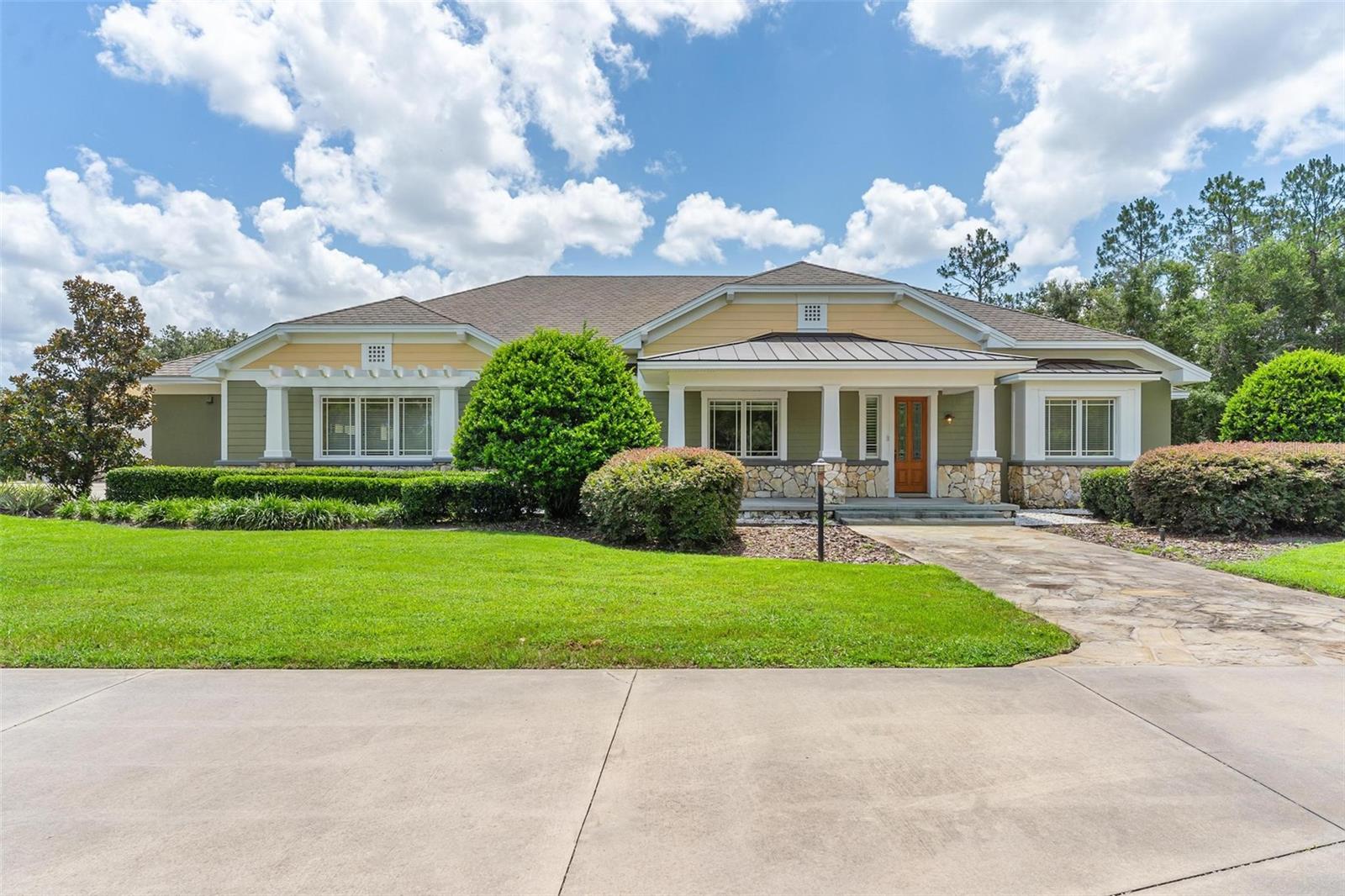 Listing photo id 3 for 10615 104th Circle