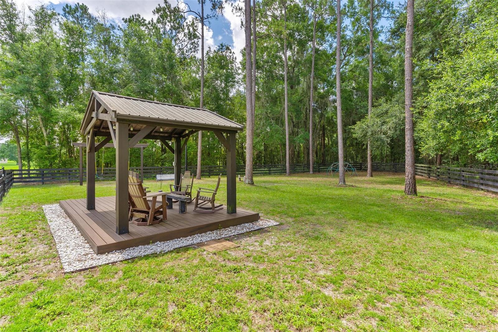 Listing photo id 49 for 10615 104th Circle