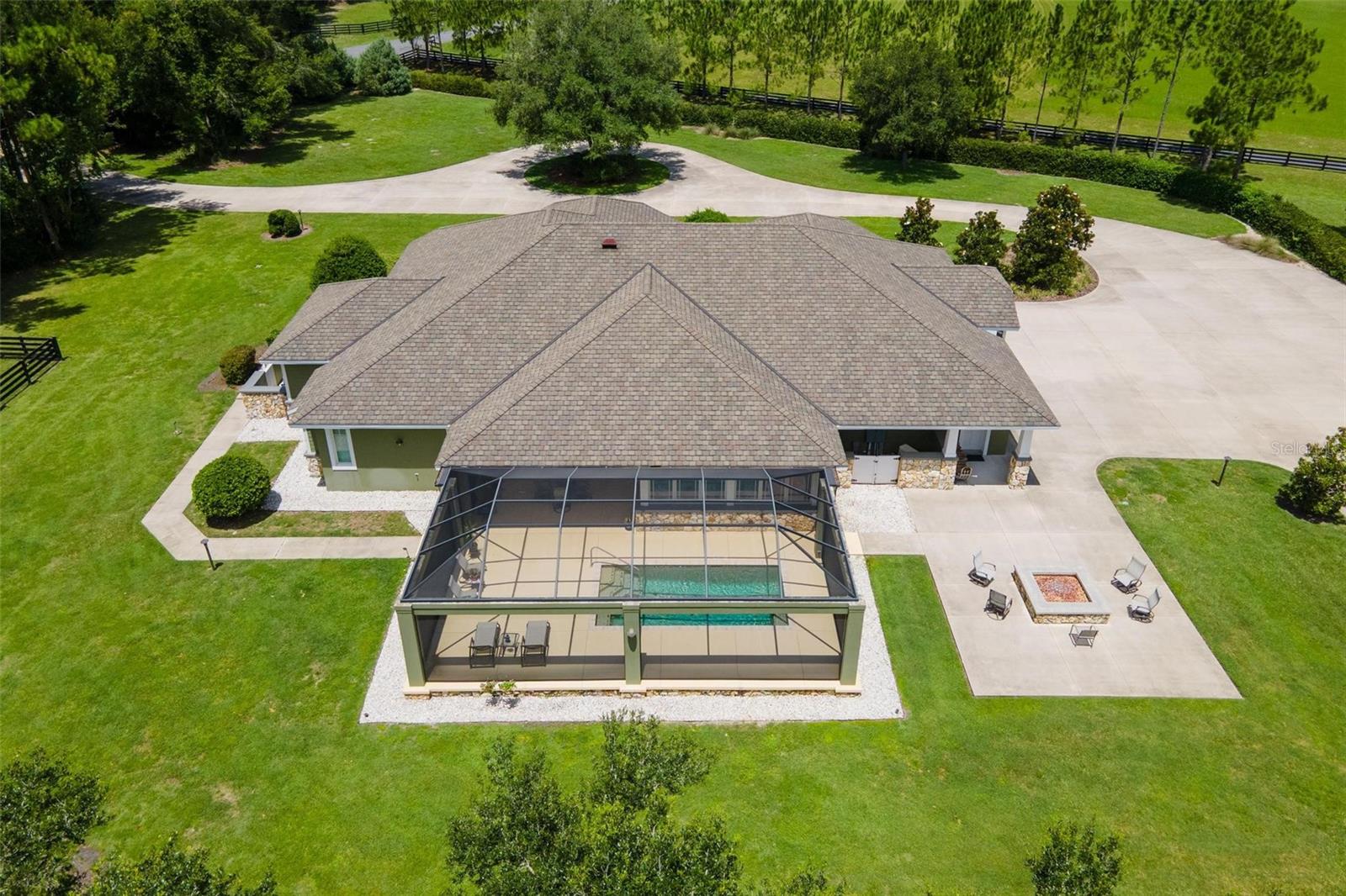 Listing photo id 4 for 10615 104th Circle