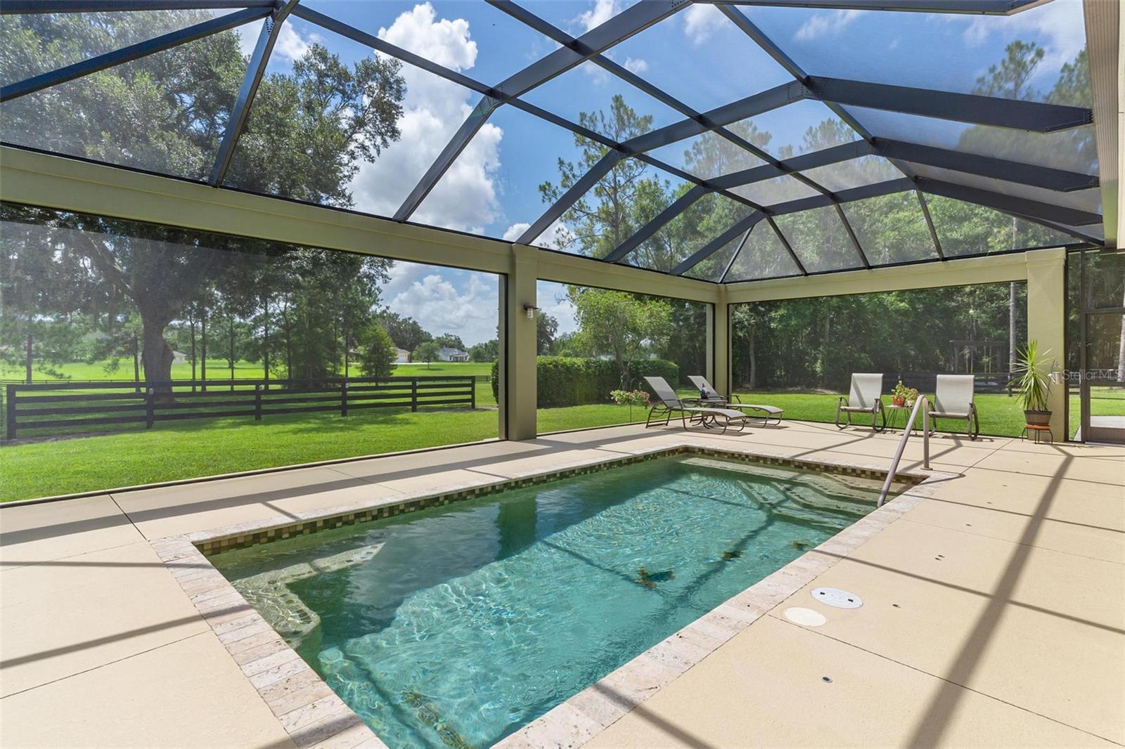 Listing photo id 5 for 10615 104th Circle