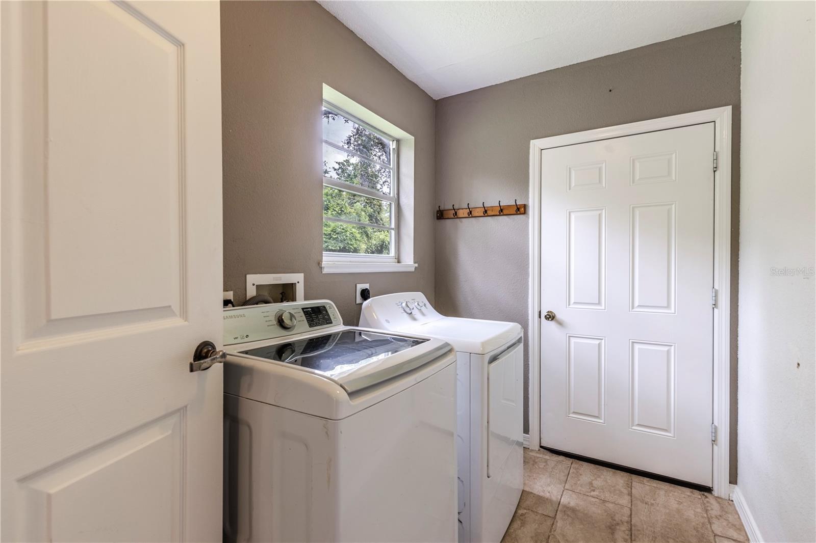 Image 11 of 39 For 411 Cobble Court