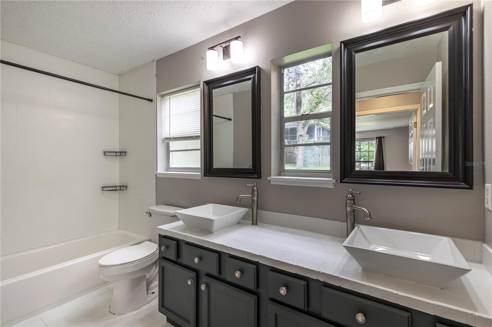 Image 14 of 39 For 411 Cobble Court