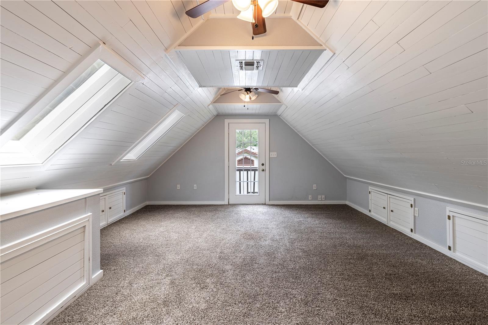 Image 21 of 39 For 411 Cobble Court