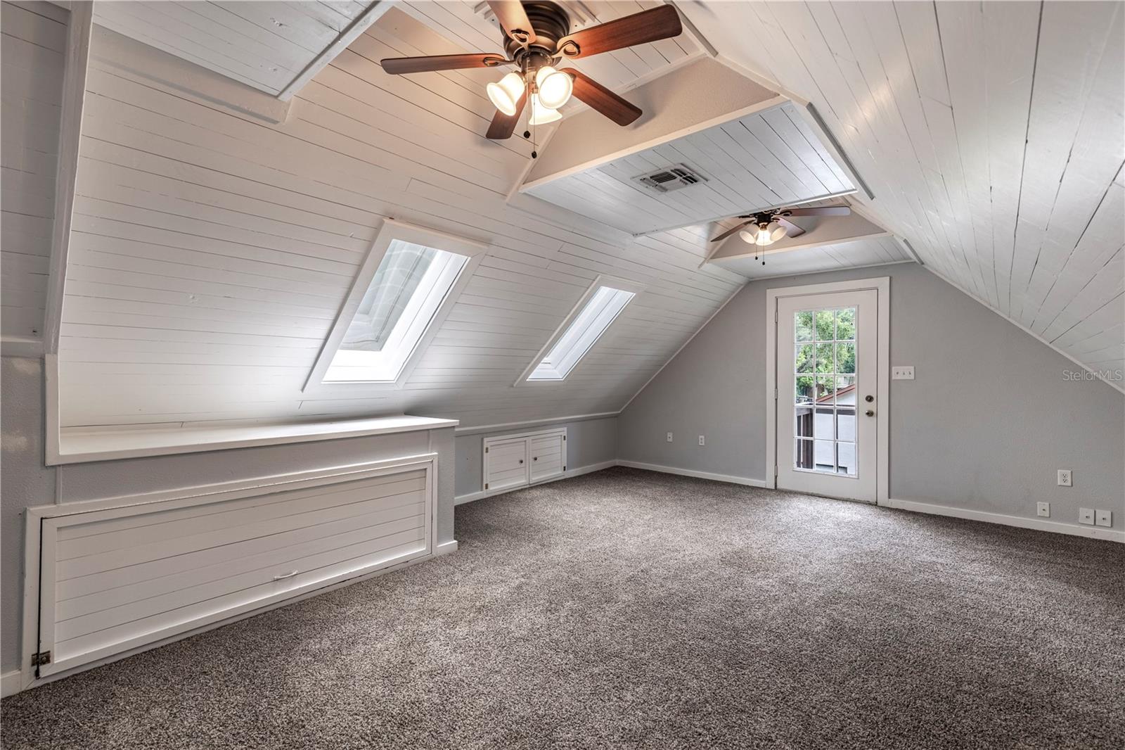 Image 22 of 39 For 411 Cobble Court