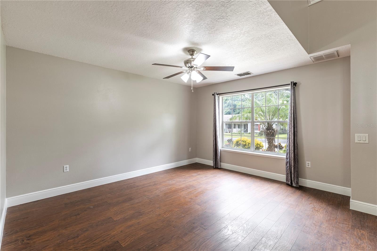 Image 4 of 39 For 411 Cobble Court