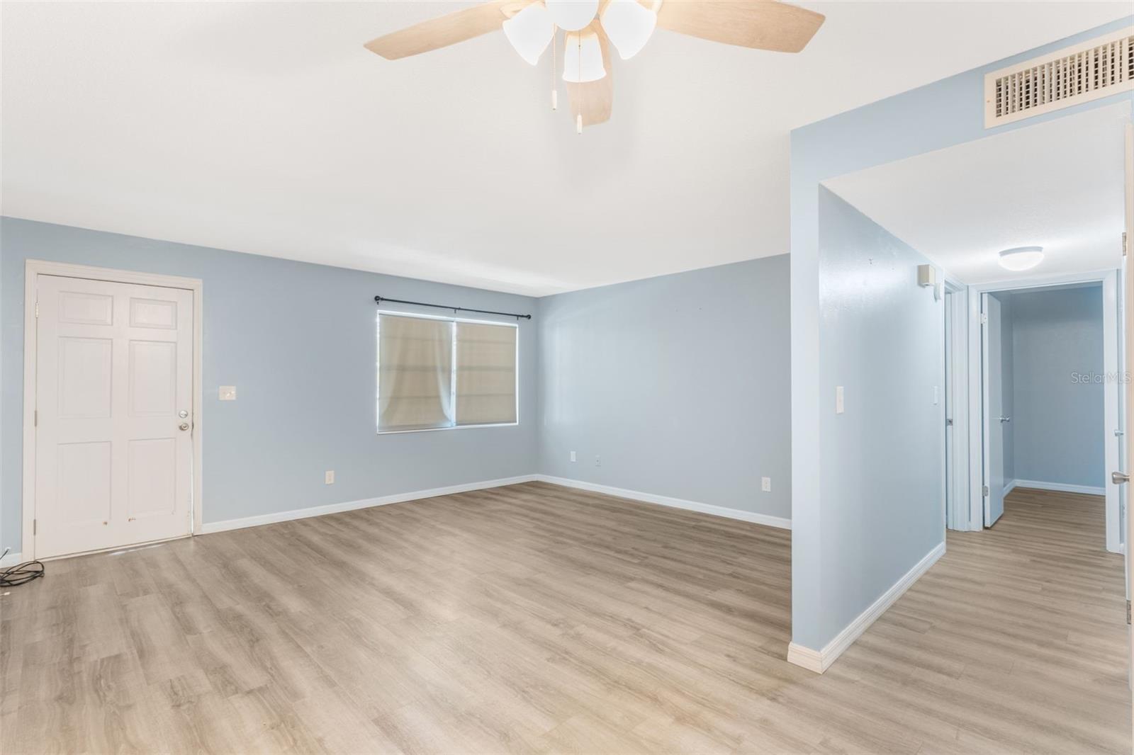 Image 10 of 50 For 75 Sunnyside Drive