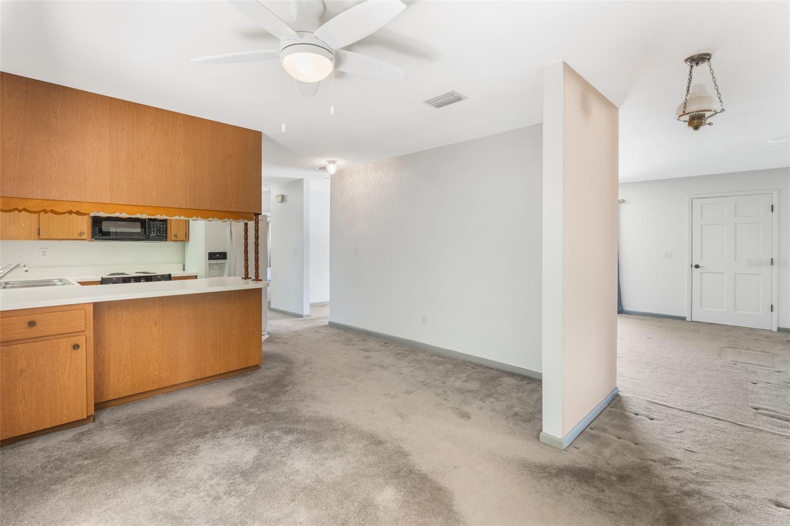 Image 11 of 50 For 75 Sunnyside Drive