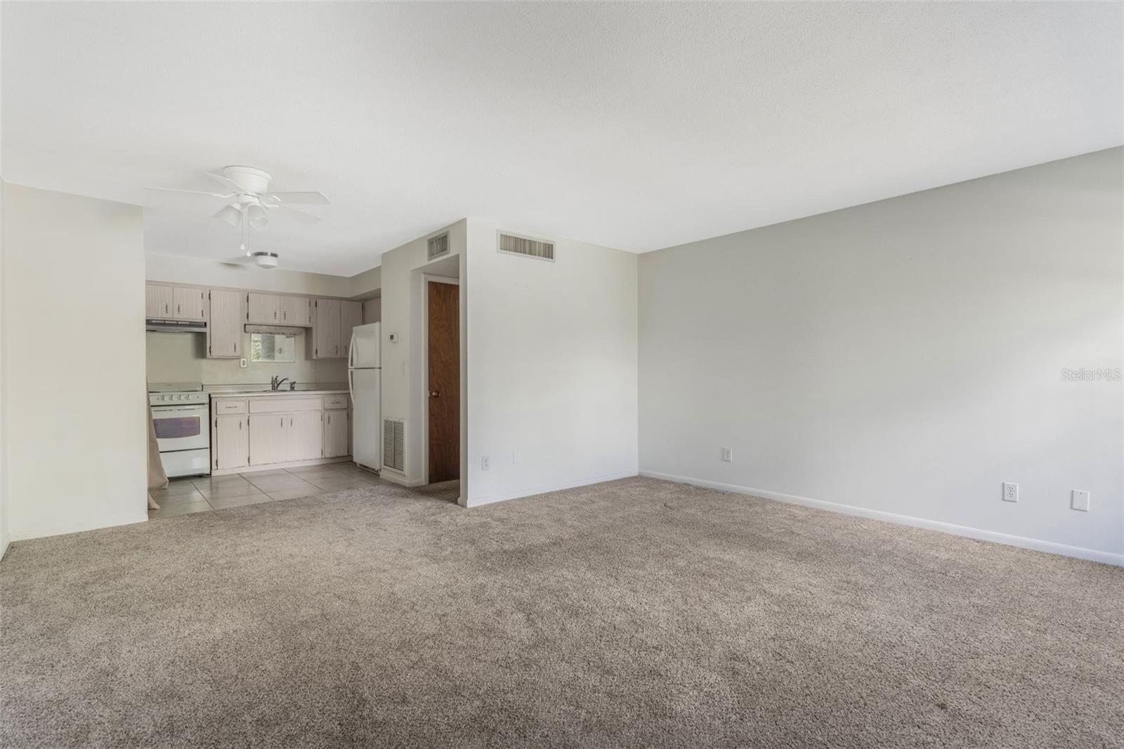 Image 17 of 50 For 75 Sunnyside Drive