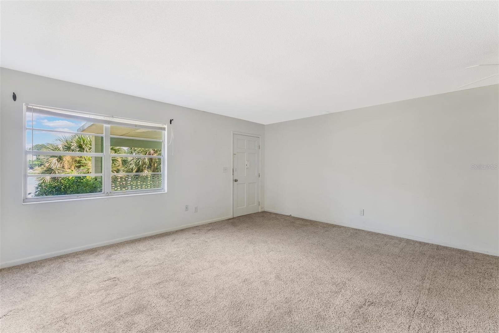 Image 18 of 50 For 75 Sunnyside Drive
