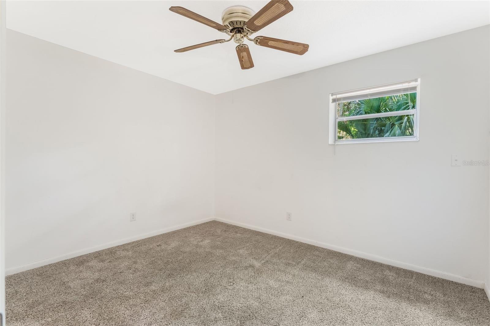 Image 21 of 50 For 75 Sunnyside Drive
