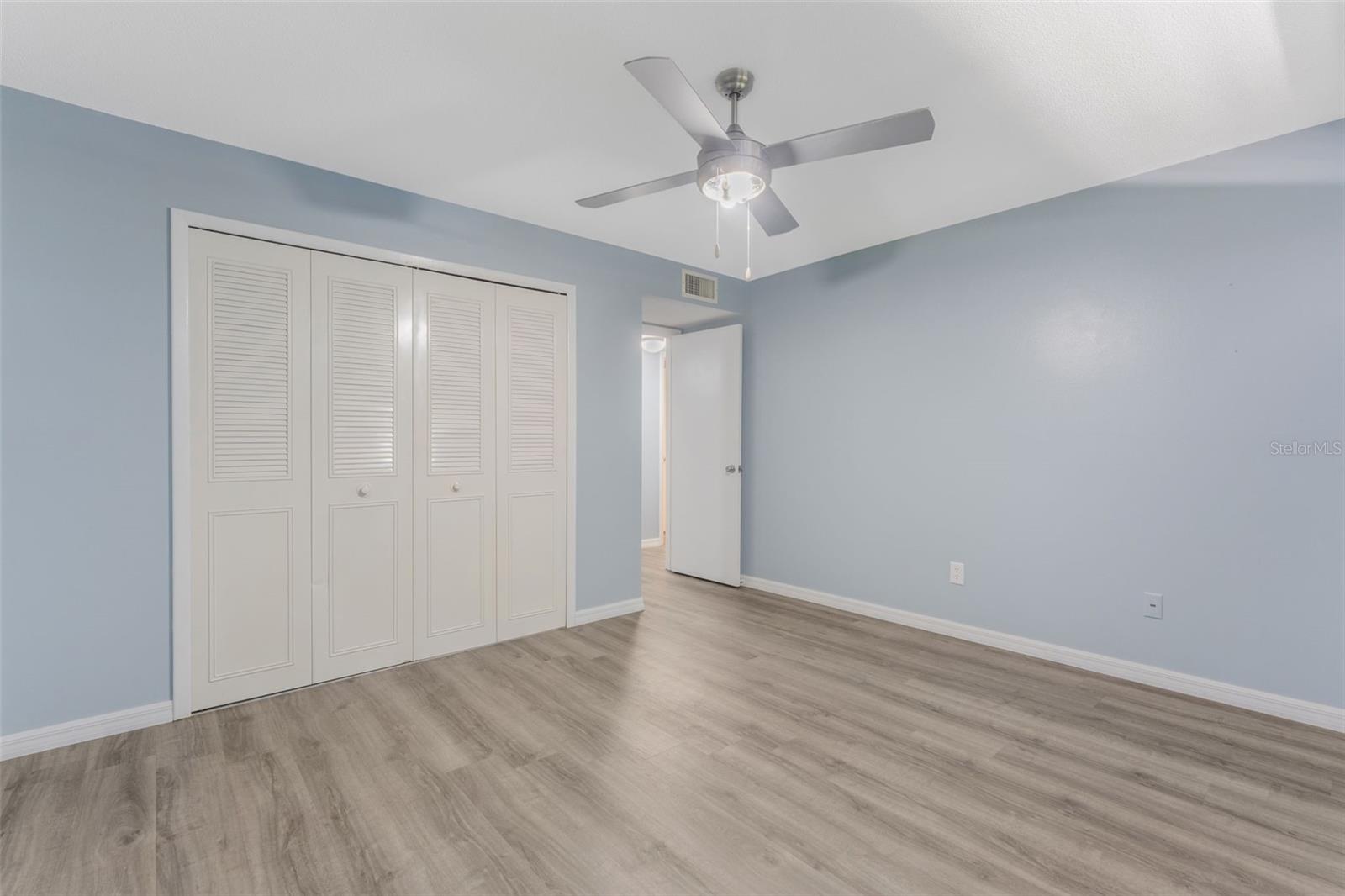 Image 23 of 50 For 75 Sunnyside Drive
