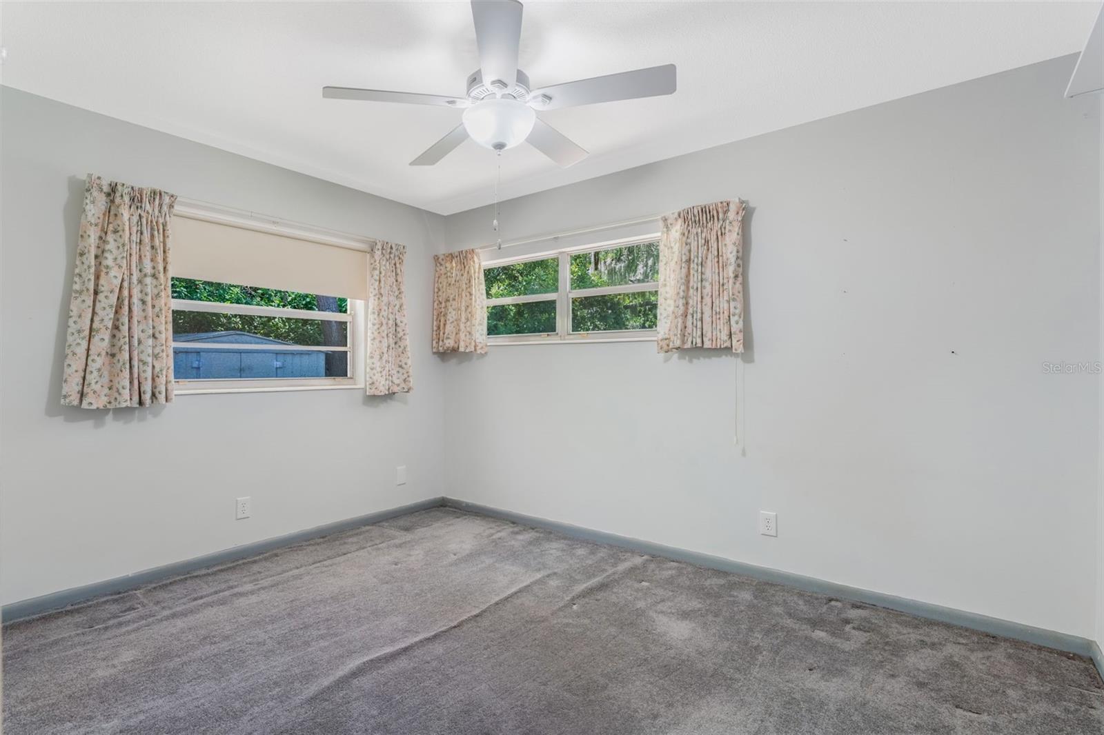 Image 25 of 50 For 75 Sunnyside Drive