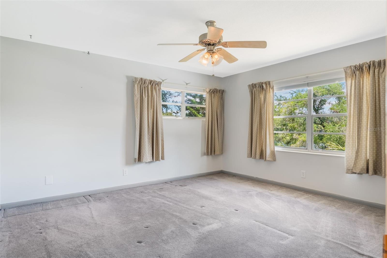 Image 29 of 50 For 75 Sunnyside Drive