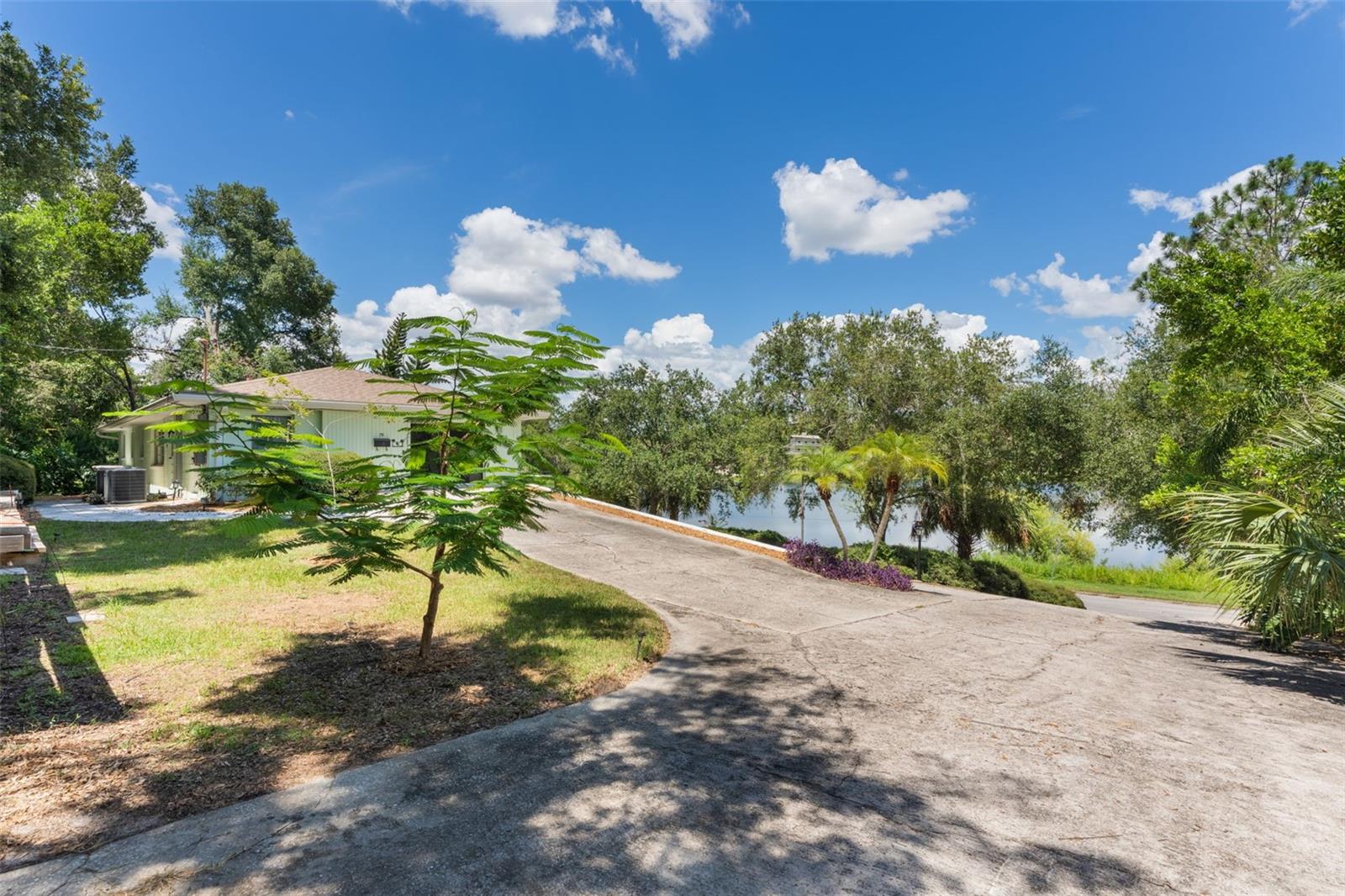 Image 3 of 50 For 75 Sunnyside Drive