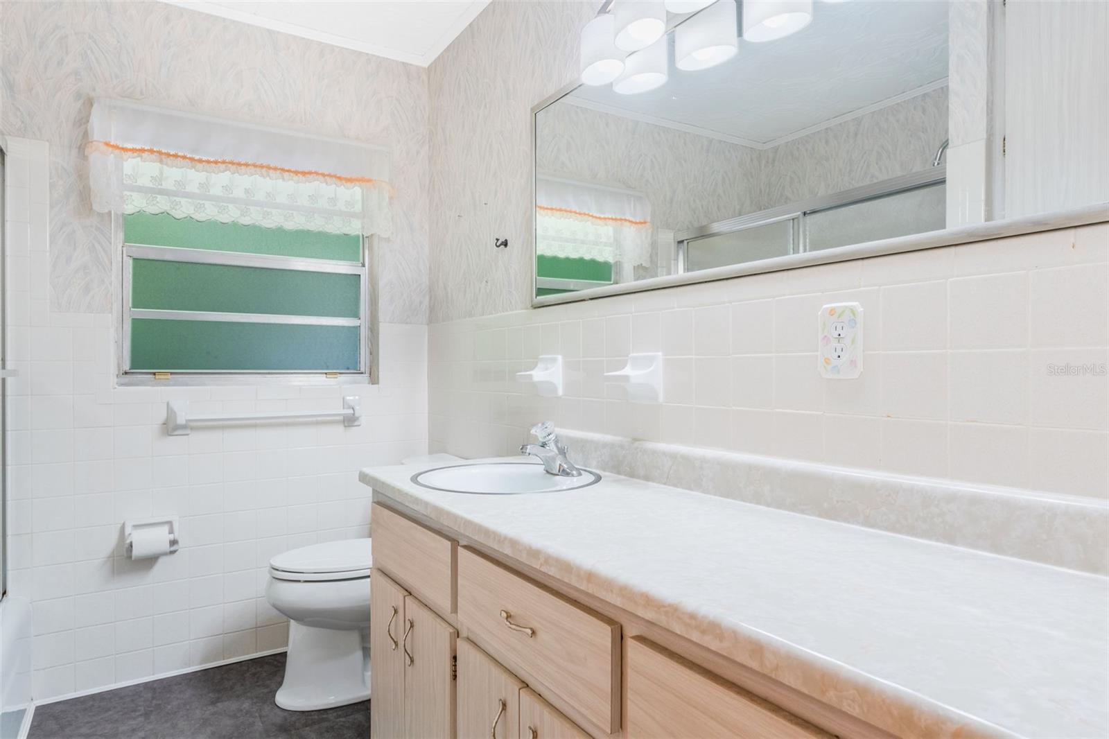 Image 33 of 50 For 75 Sunnyside Drive