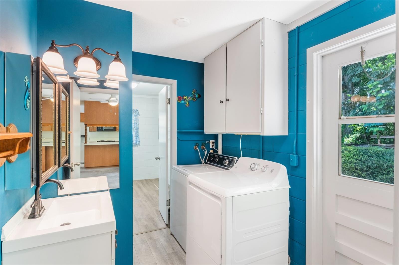 Image 34 of 50 For 75 Sunnyside Drive
