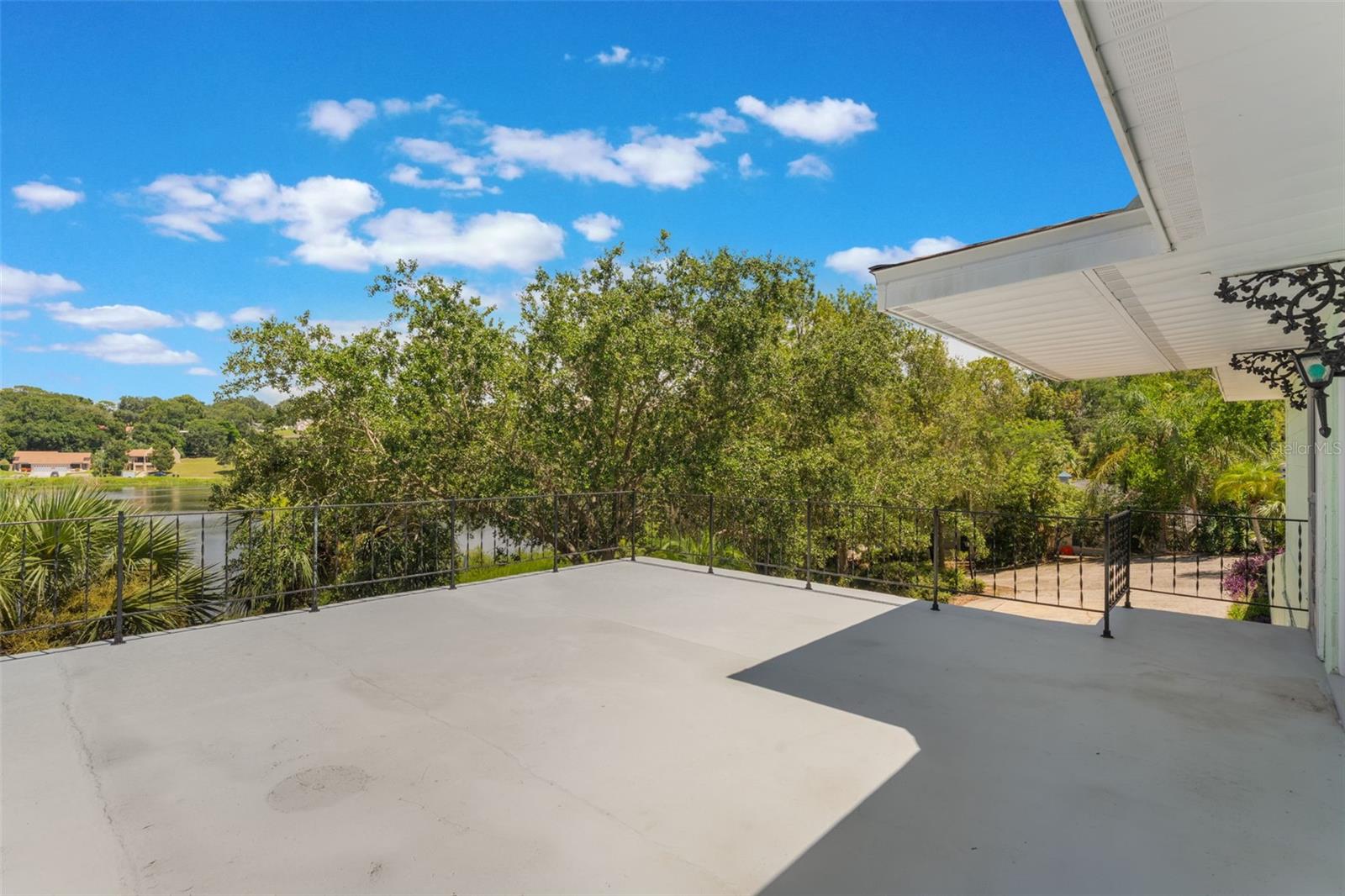 Image 38 of 50 For 75 Sunnyside Drive