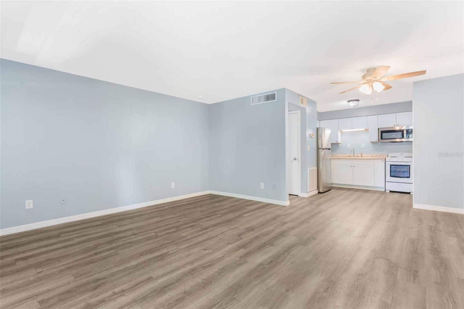 Image 9 of 50 For 75 Sunnyside Drive
