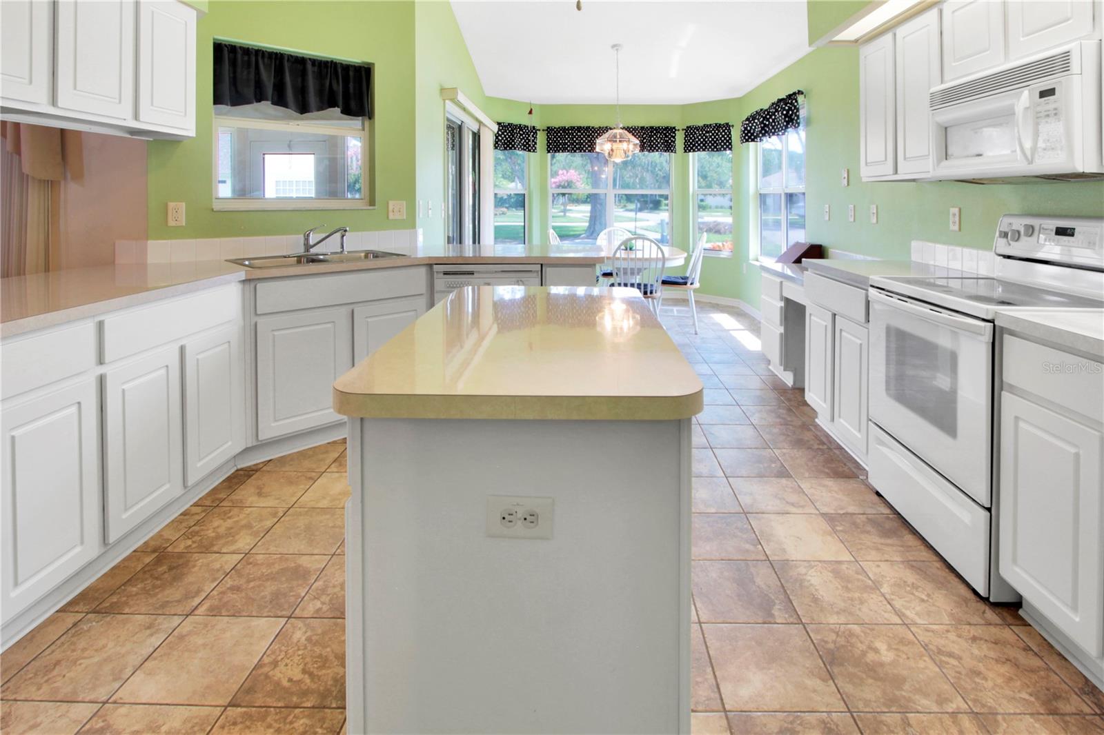 Image 19 of 26 For 2413 Baywater Road