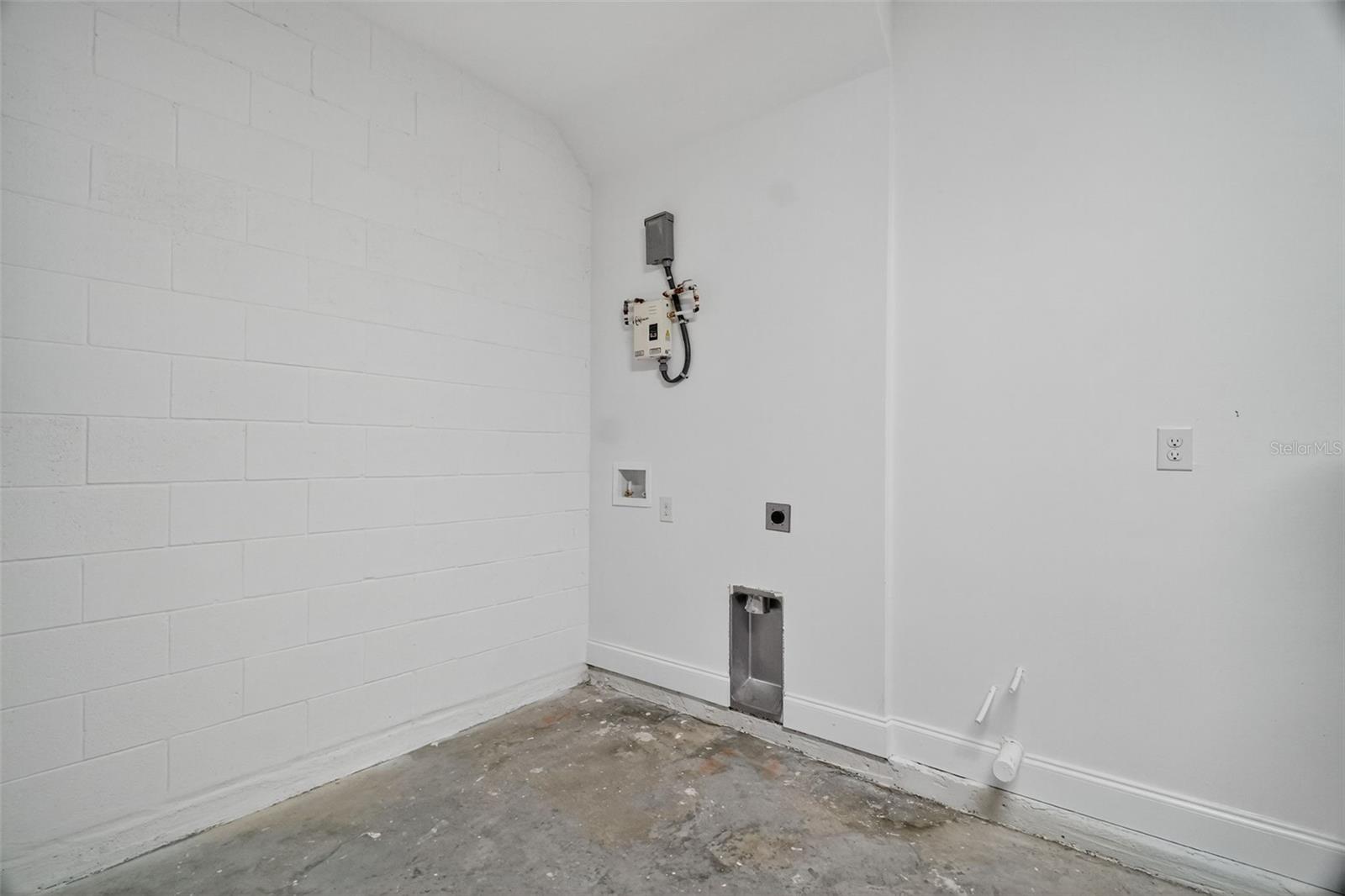 Listing photo id 13 for 89 Fariway Circle