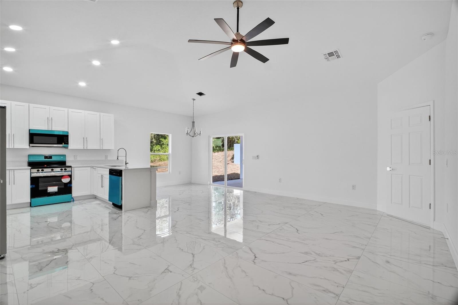 Listing photo id 4 for 89 Fariway Circle