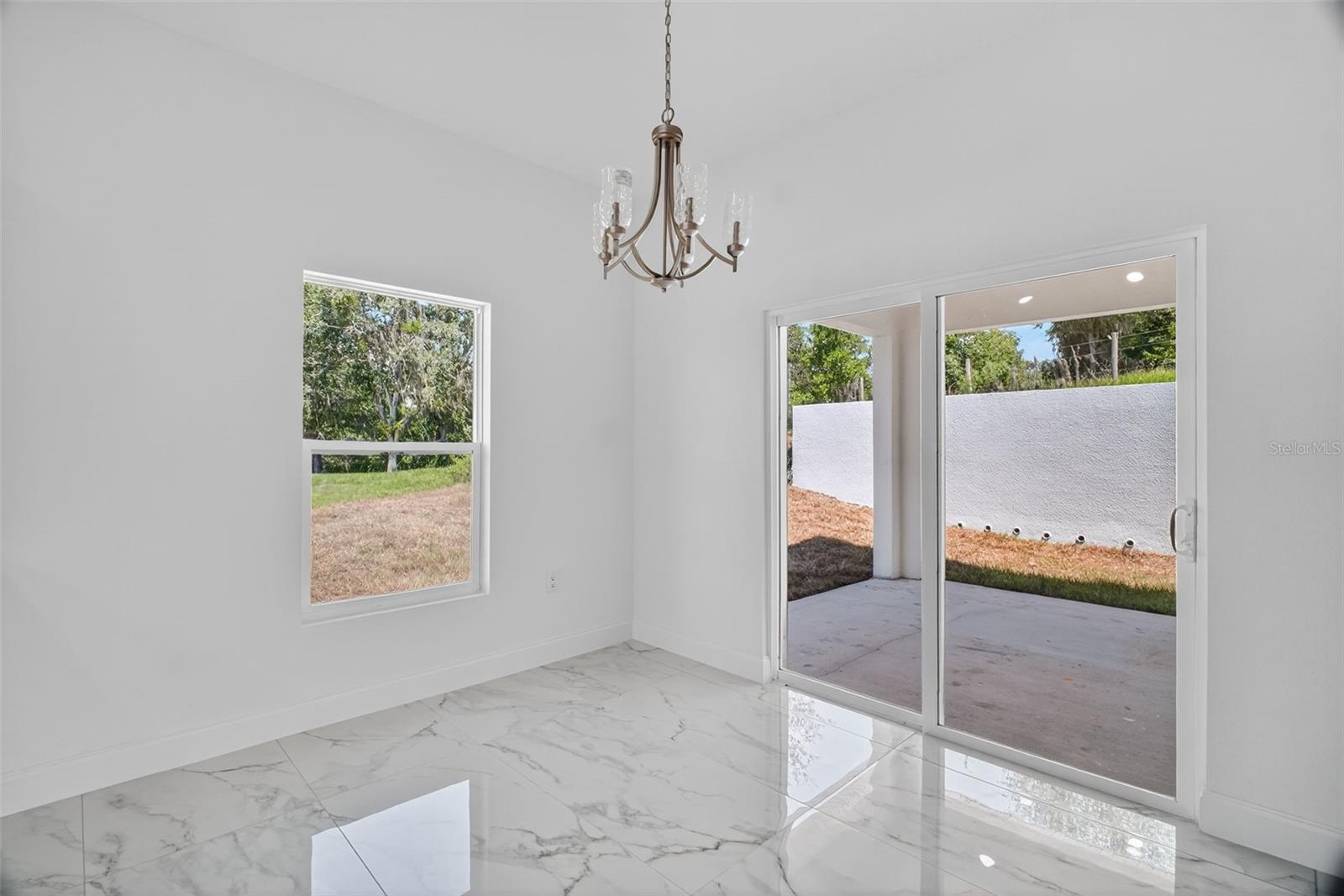 Listing photo id 5 for 89 Fariway Circle