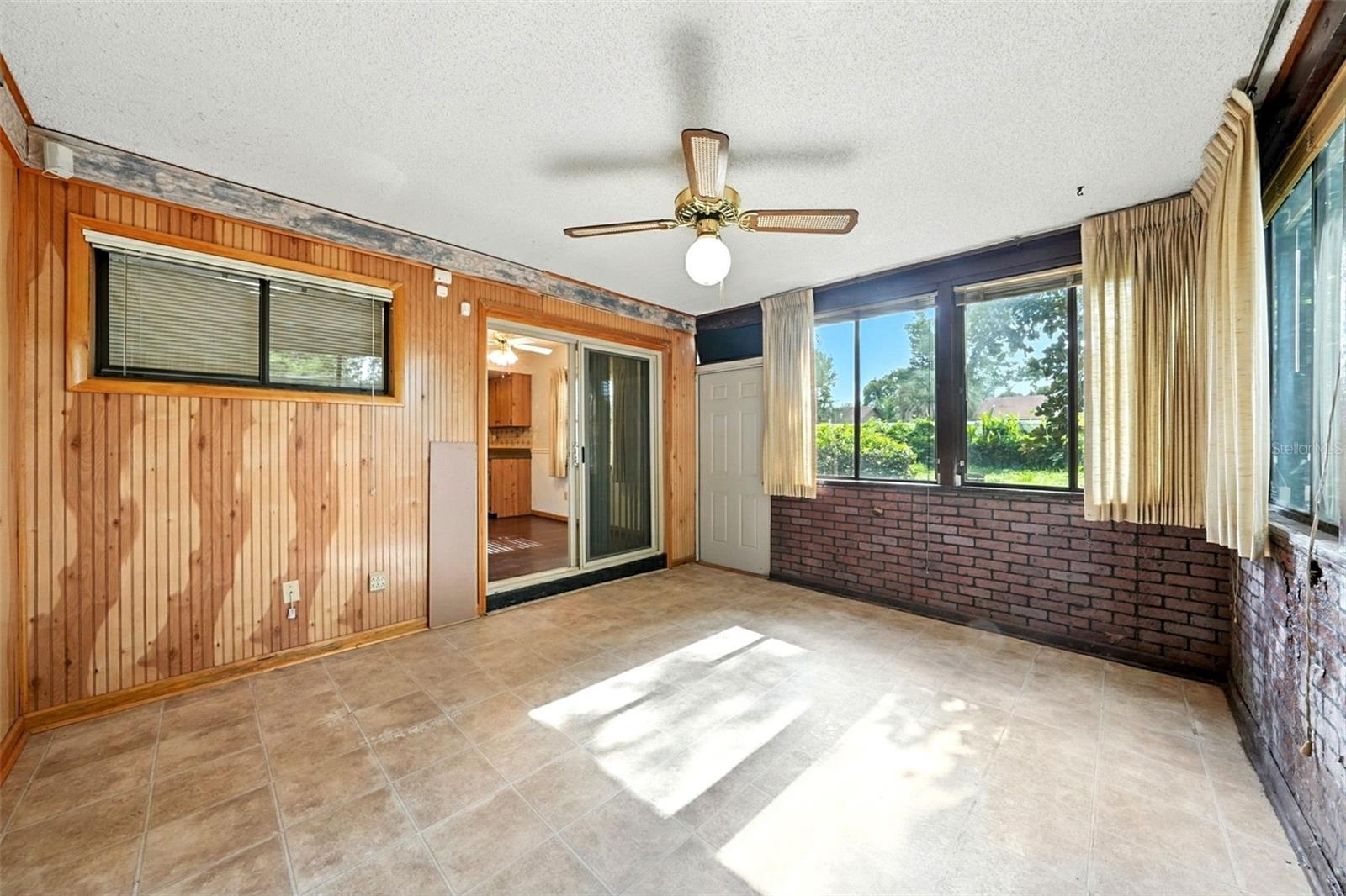 Image 6 of 31 For 549 Karen Avenue