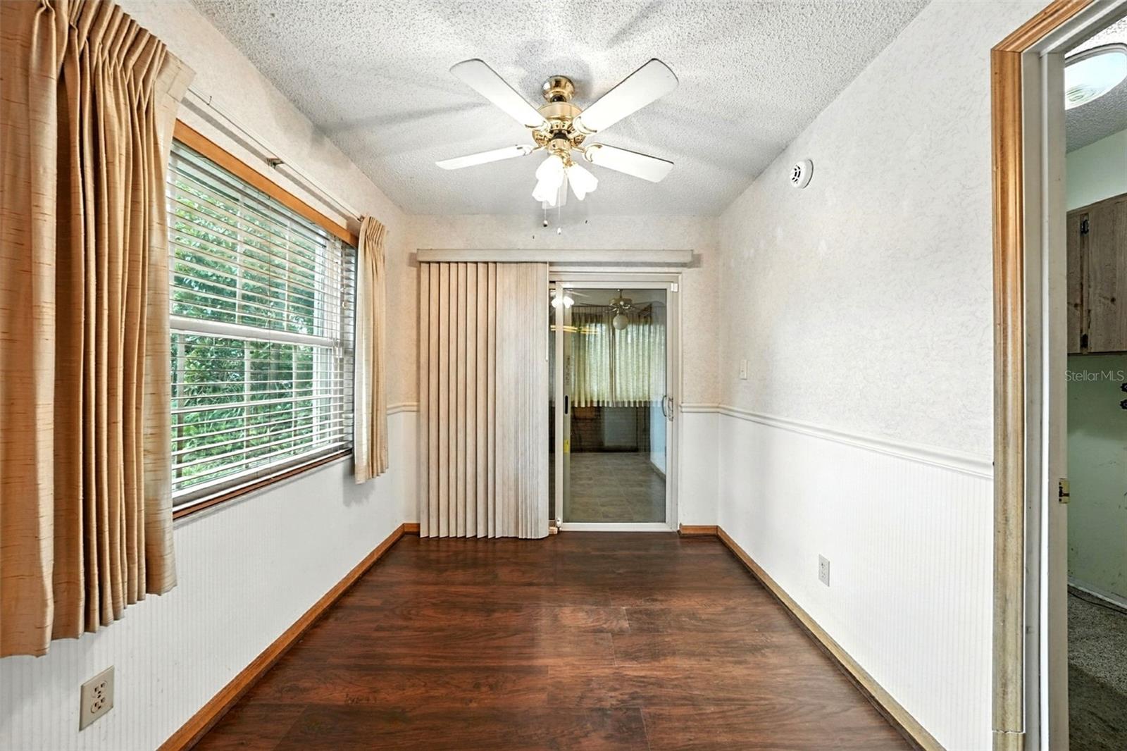 Image 8 of 31 For 549 Karen Avenue