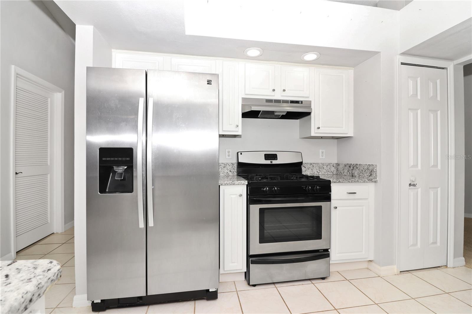 Image 10 of 45 For 21605 King Henry Avenue