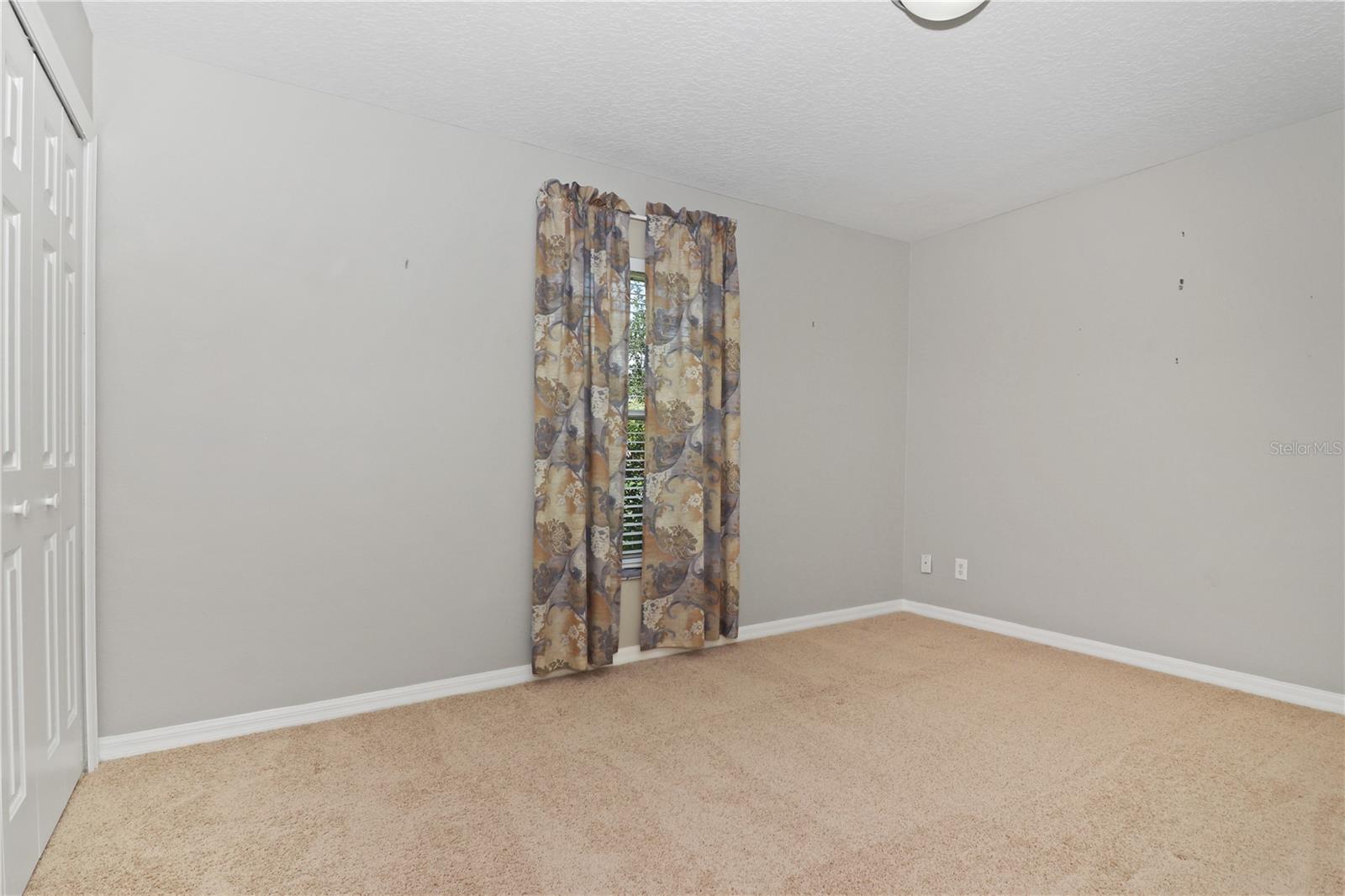 Image 18 of 45 For 21605 King Henry Avenue