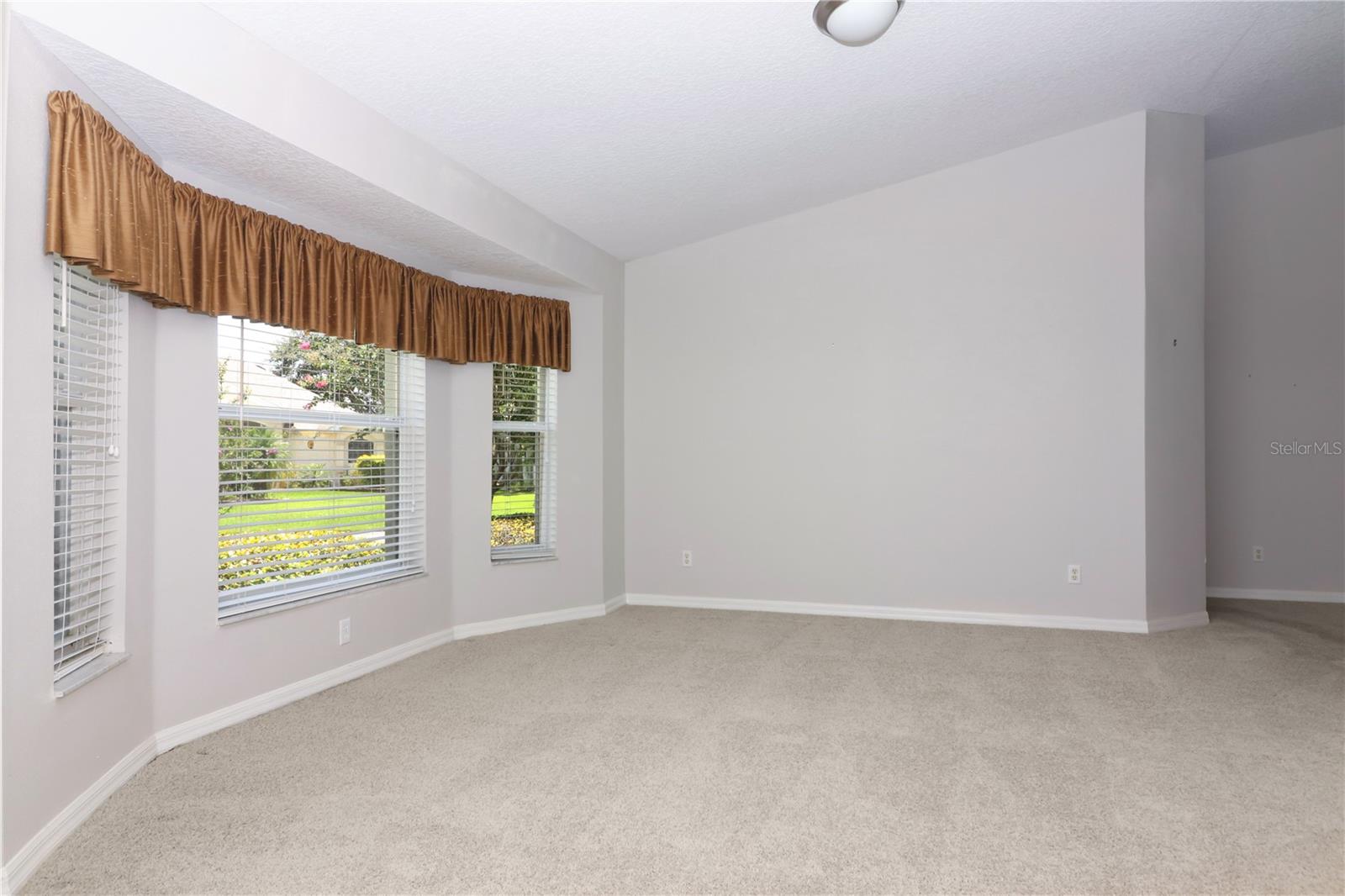 Image 5 of 45 For 21605 King Henry Avenue