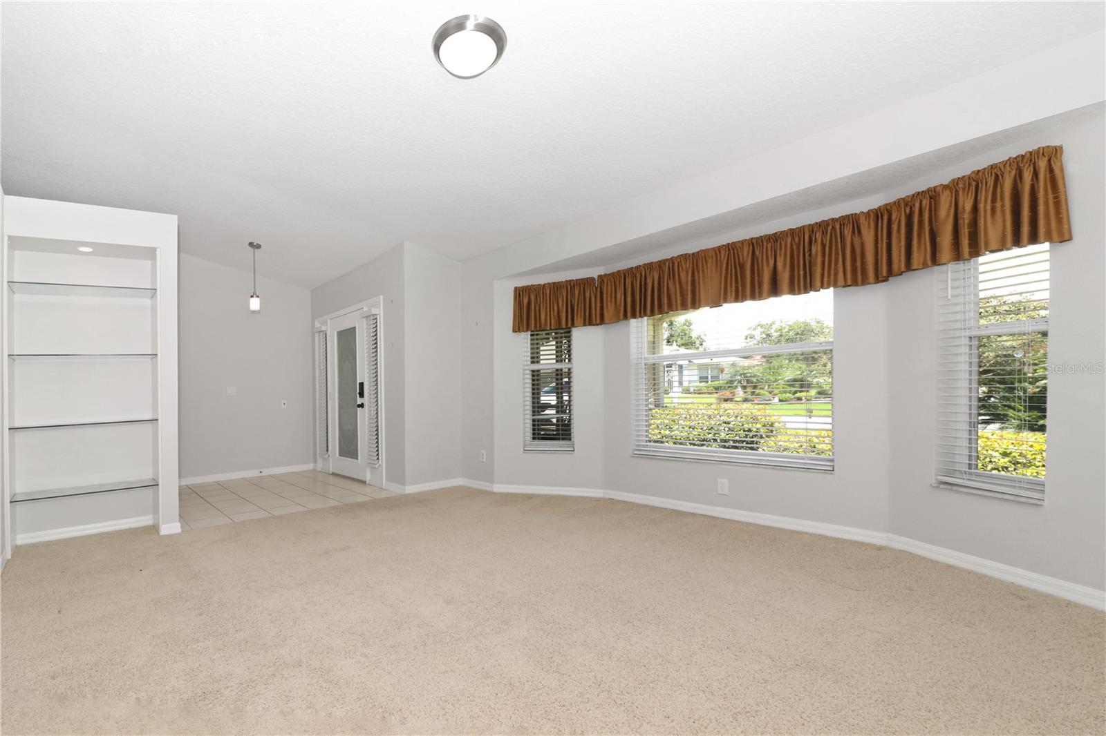 Image 6 of 45 For 21605 King Henry Avenue