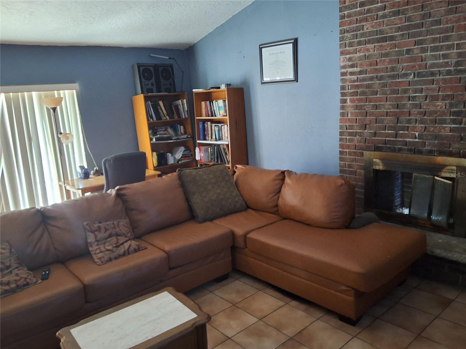 Image 5 of 34 For 4930 Hernandes Drive