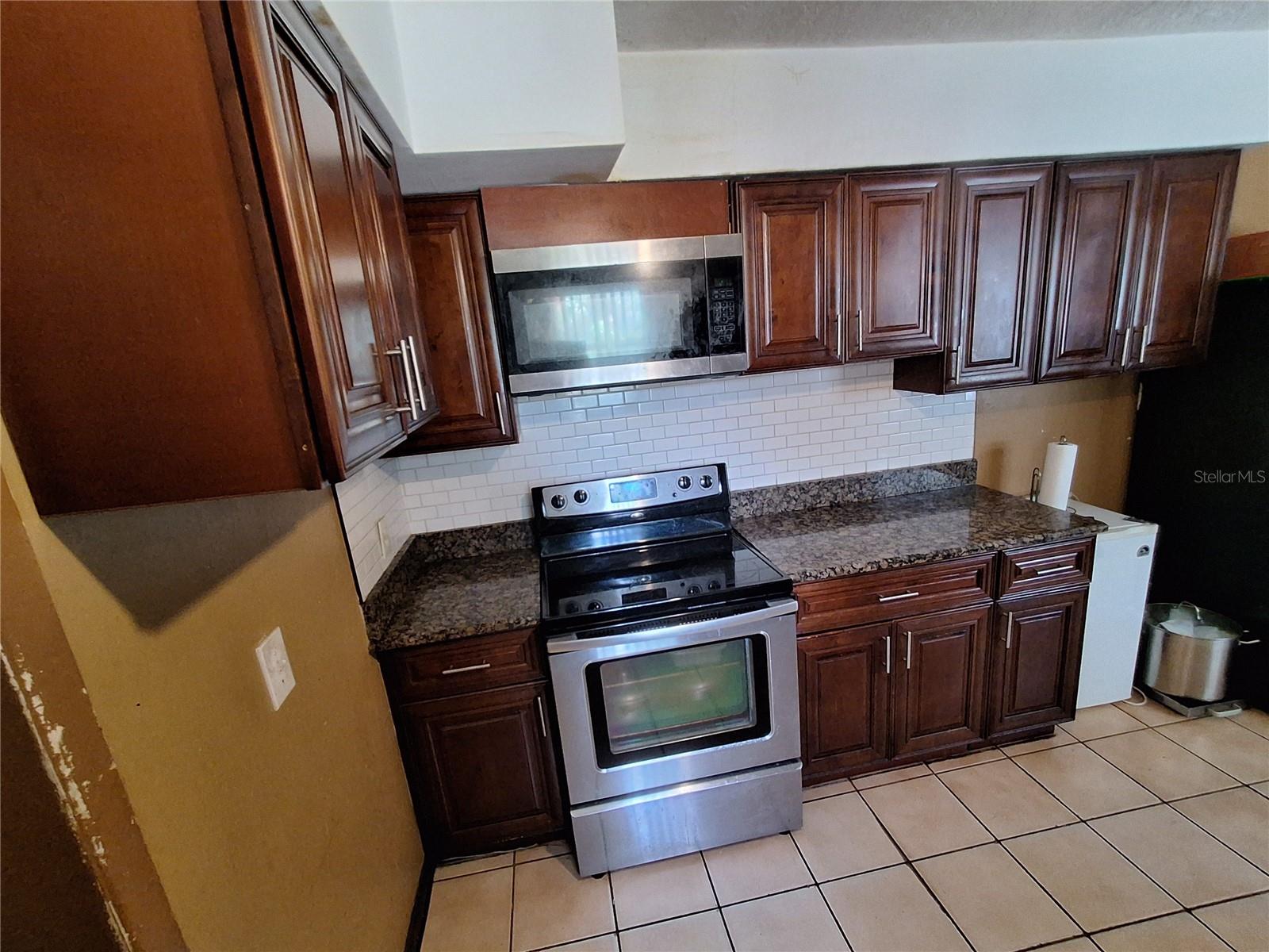 Image 6 of 34 For 4930 Hernandes Drive