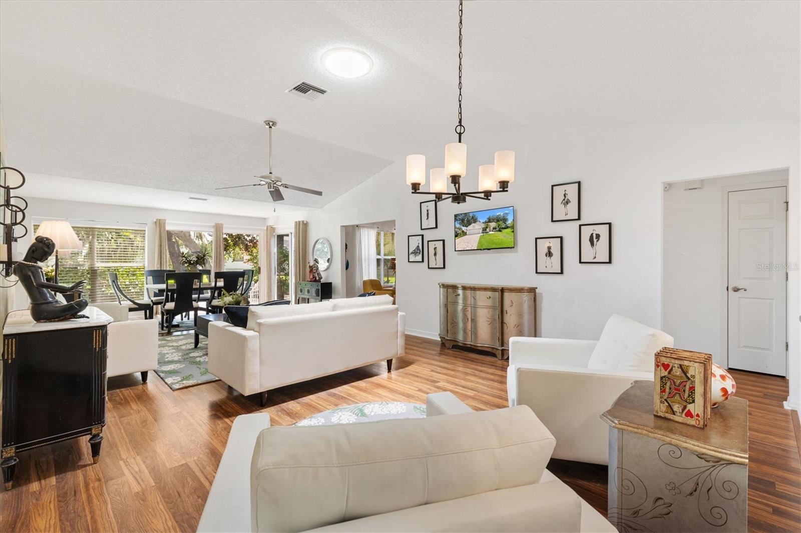 Image 11 of 40 For 501 Herrera Court