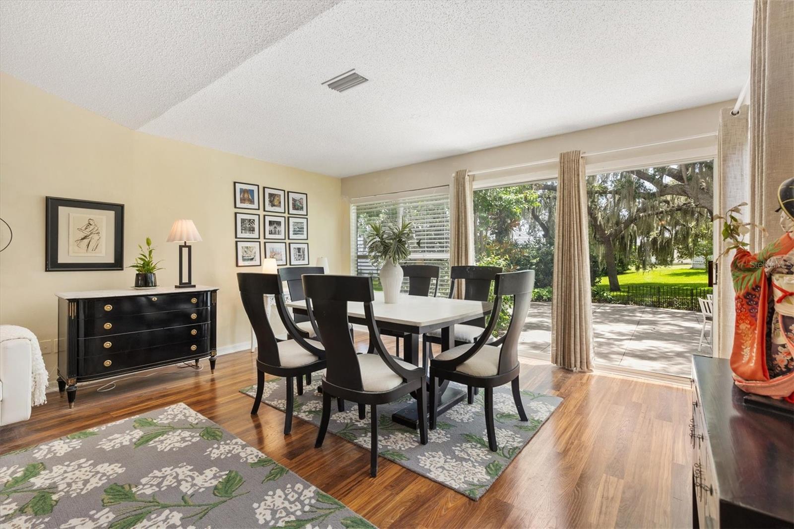 Image 17 of 40 For 501 Herrera Court