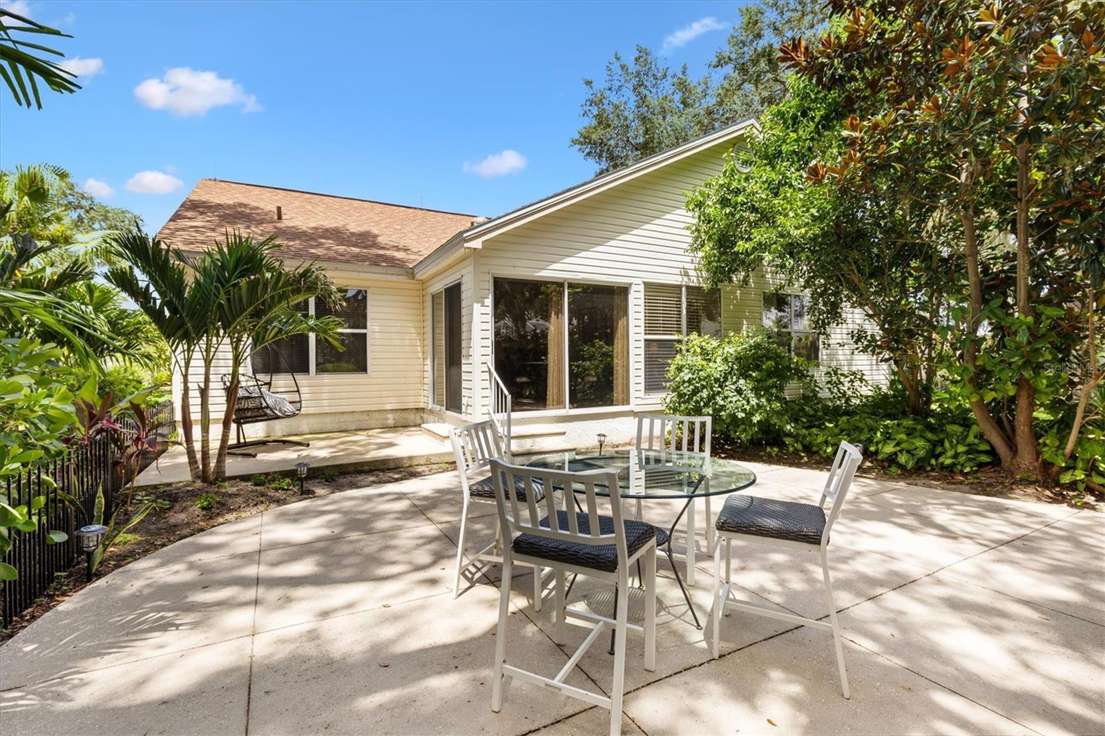 Image 32 of 40 For 501 Herrera Court
