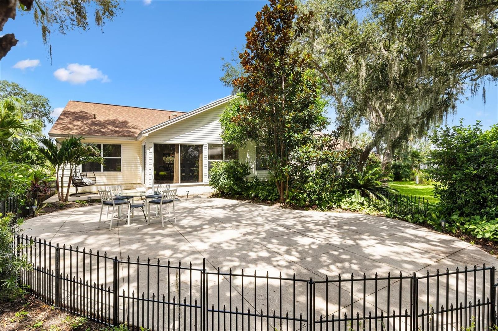 Image 33 of 40 For 501 Herrera Court