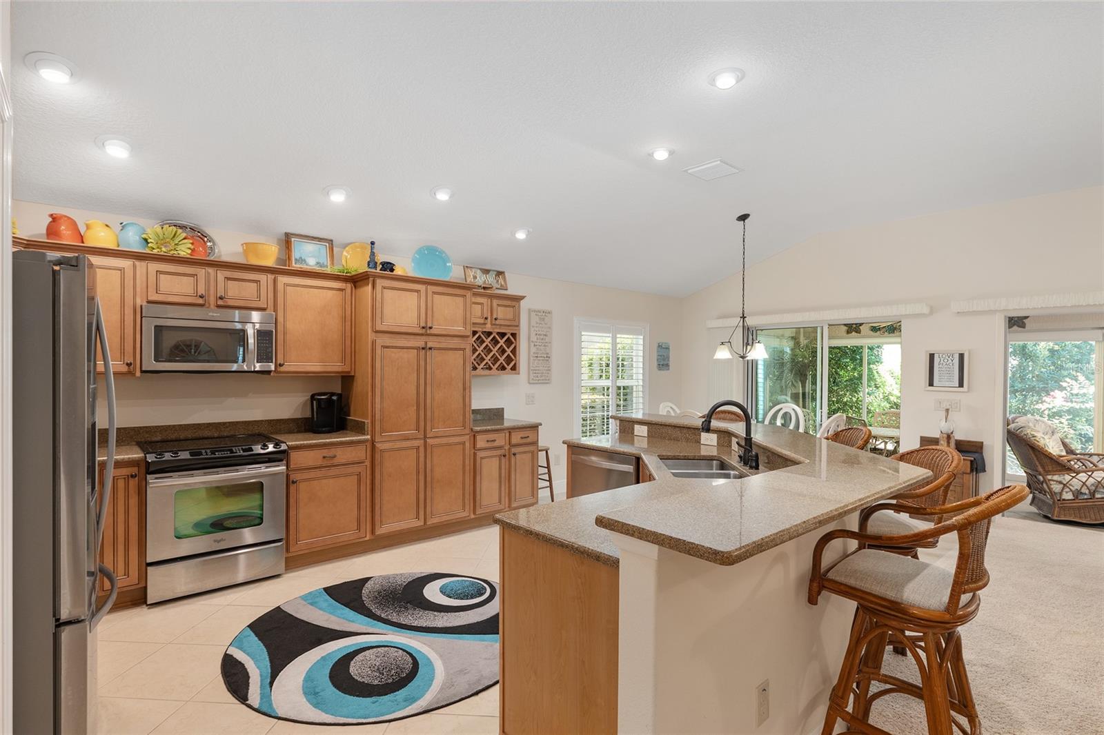 Listing photo id 8 for 3348 Queensway Terrace