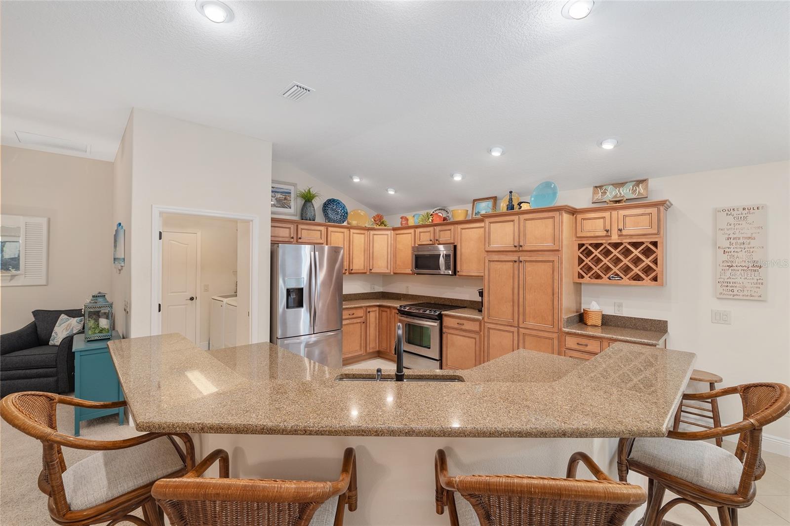Listing photo id 13 for 3348 Queensway Terrace