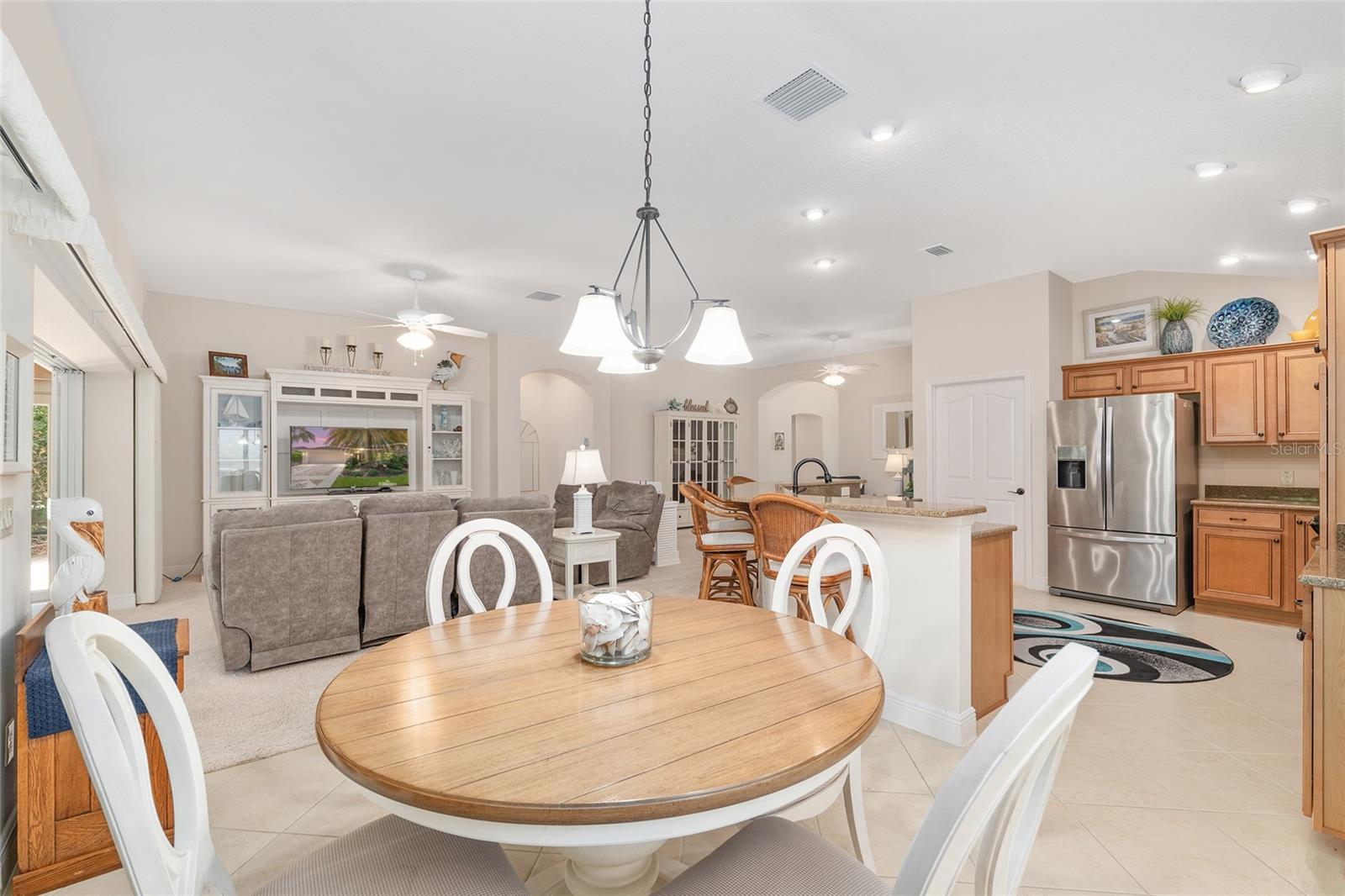 Listing photo id 16 for 3348 Queensway Terrace