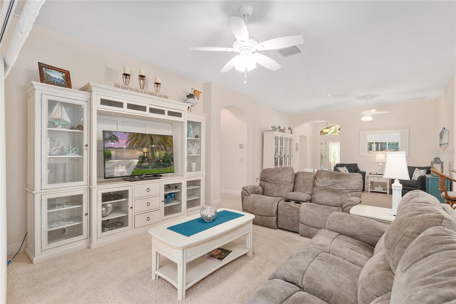 Listing photo id 17 for 3348 Queensway Terrace