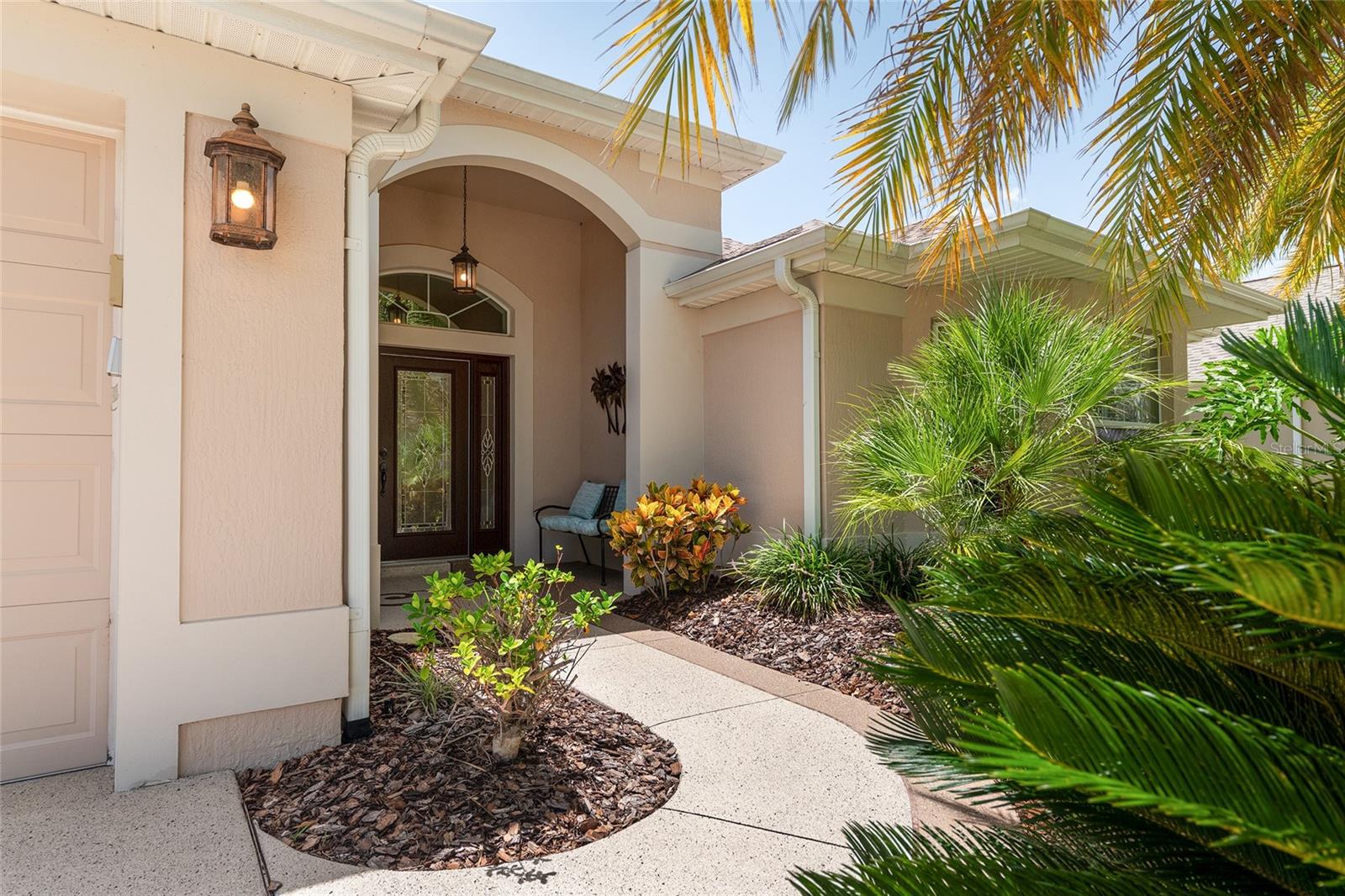 Listing photo id 0 for 3348 Queensway Terrace