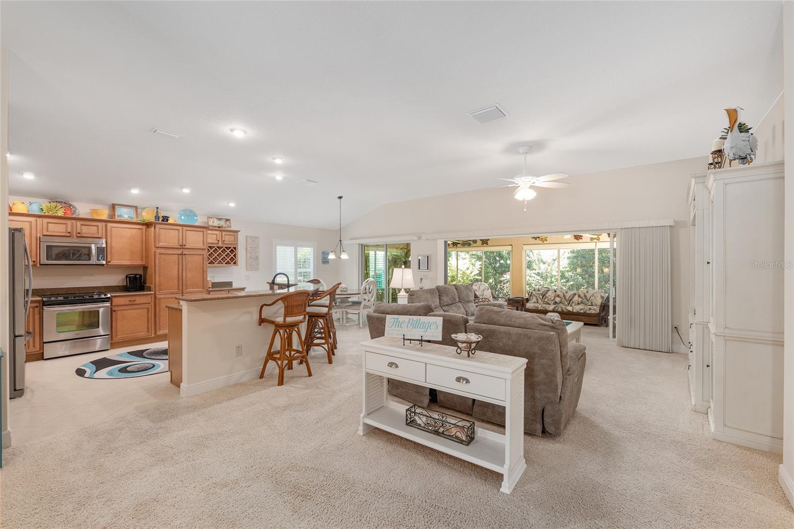 Listing photo id 18 for 3348 Queensway Terrace