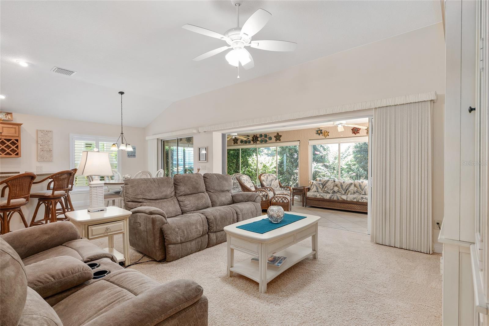 Listing photo id 19 for 3348 Queensway Terrace